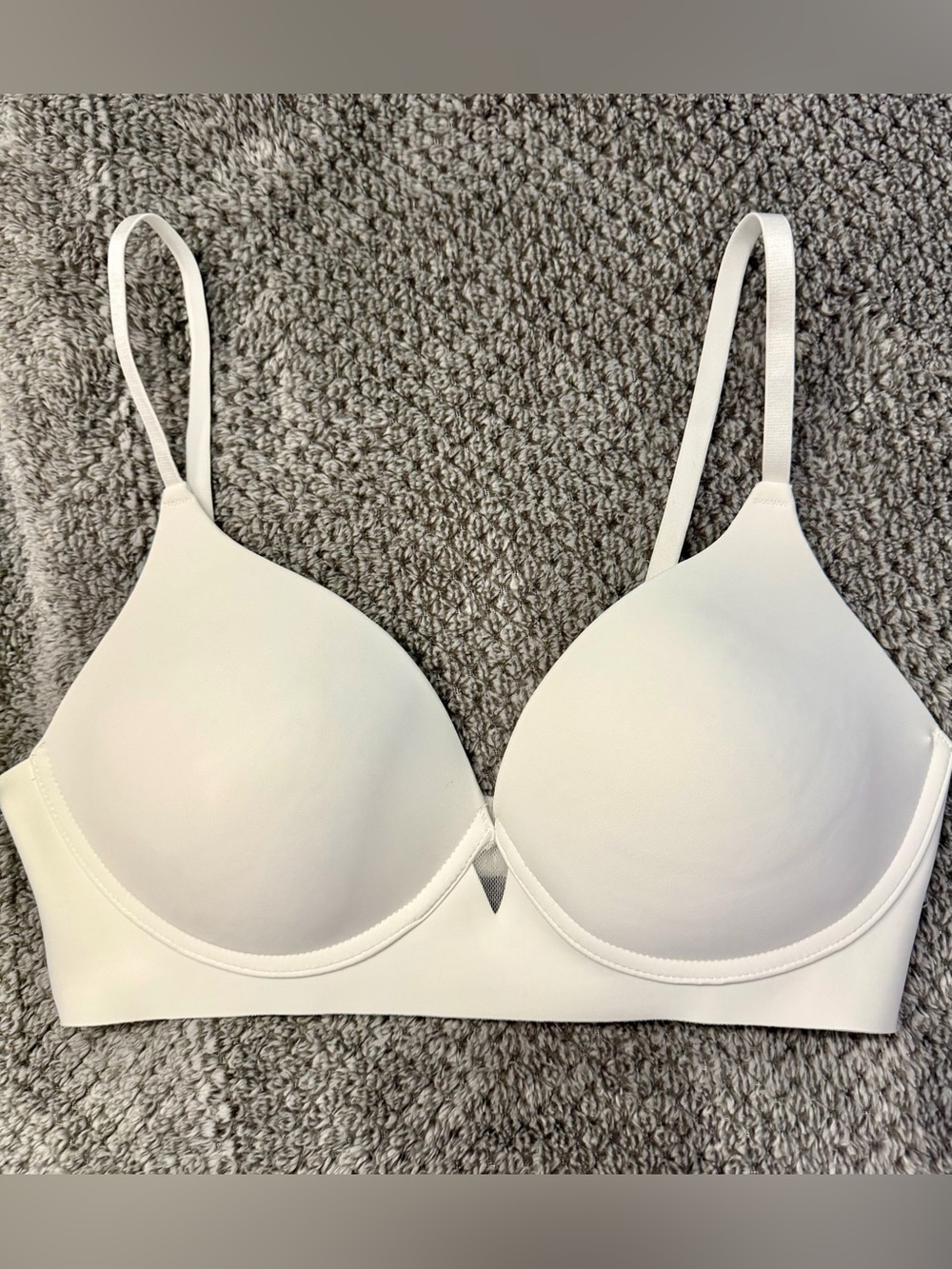 Maidenform White Adjustible Soft Molded Cup Lightweight Bra 36C